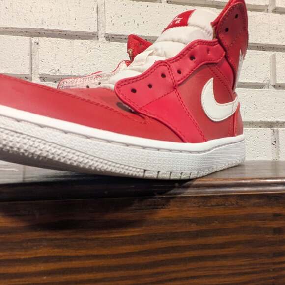 Air Jordan 1 Mid 'Gym Red 2.0' Red/White Sneakers - Picture 4 of 16